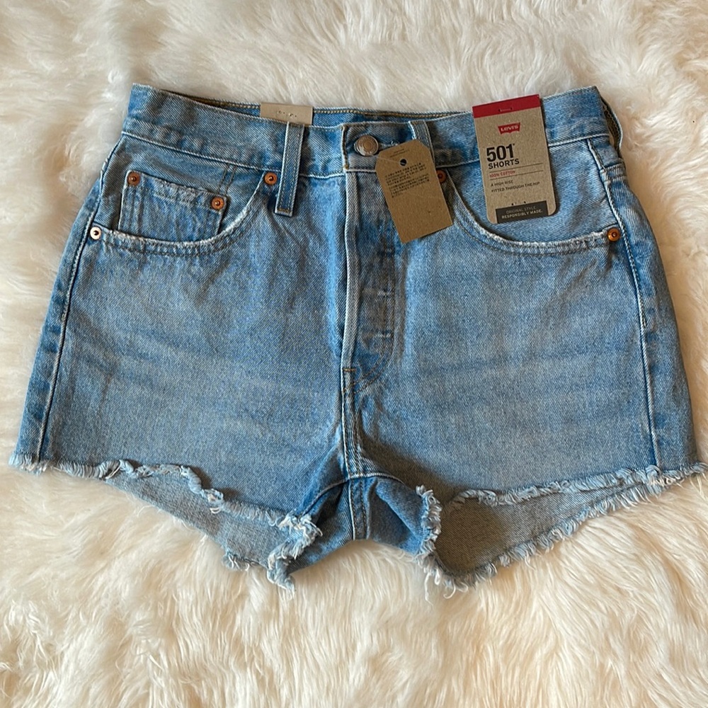 NWT size 27 Levi’s 501 High Rise Denim Shorts!